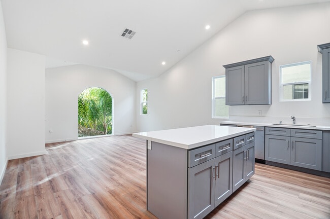 5187 20th St, Unit 5187 in Los Angeles, CA - Building Photo - Building Photo