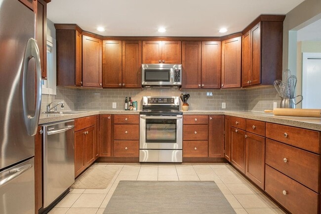 13748 Wallingford Ave N in Seattle, WA - Building Photo - Building Photo