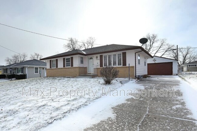 3300 Bel Aire Rd in Des Moines, IA - Building Photo - Building Photo