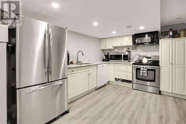 624 Simcoe St in Niagara-On-The-Lake, ON - Building Photo - Building Photo