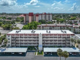 220 Santa Maria St, Unit 240 in Venice, FL - Building Photo