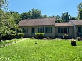 58 Trailwood Dr in Guilford, CT - Building Photo