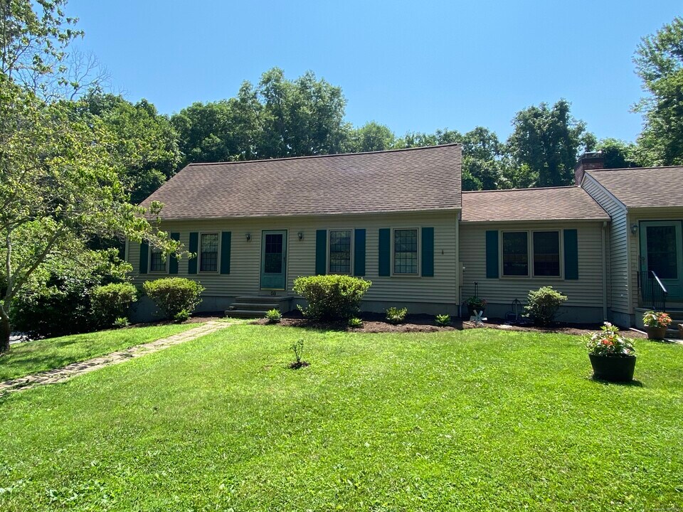 58 Trailwood Dr in Guilford, CT - Building Photo