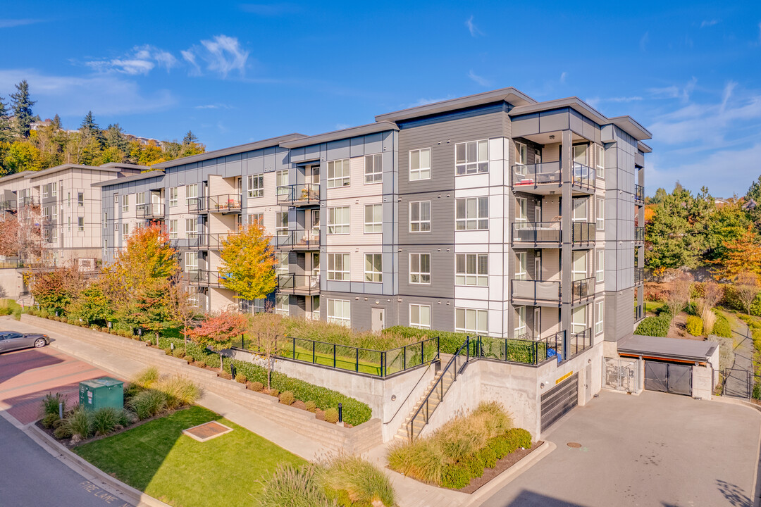 1948 Parallel Rd N in Abbotsford, BC - Building Photo