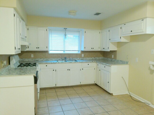 109 Sutherland Dr in Portland, TX - Building Photo - Building Photo