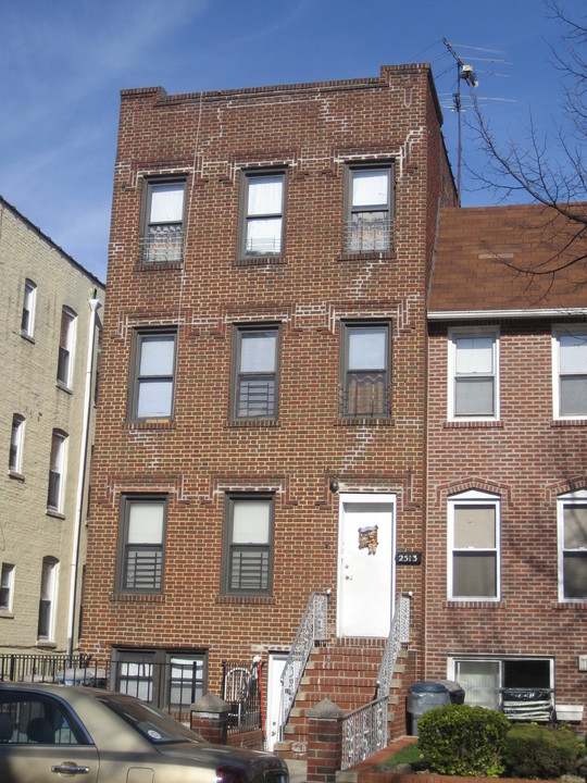 2513 E 19th St in Brooklyn, NY - Building Photo