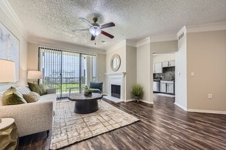Arboretum at Lewisville in Lewisville, TX - Foto de edificio - Building Photo