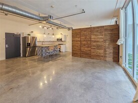 444 NE 30th St, Unit 604 in Miami, FL - Building Photo