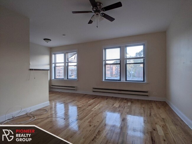 818 W Diversey Pky, Unit O in Chicago, IL - Foto de edificio - Building Photo