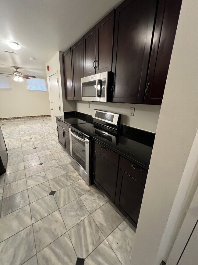 2020 N Calvert St in Baltimore, MD - Building Photo - Building Photo