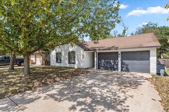 7800 Turquoise Trail in Austin, TX - Building Photo - Building Photo