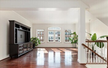 25217 Beach Pl in Chantilly, VA - Building Photo - Building Photo