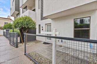 325 E Coronado Rd in Phoenix, AZ - Foto de edificio - Building Photo