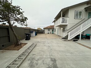 1218 Sonoma Ave, Unit Unit B in Seaside, CA - Foto de edificio - Building Photo
