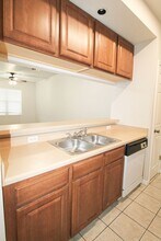 530 Dukeway Dr in Universal City, TX - Building Photo - Building Photo