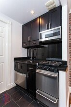 345 W 53rd St in New York, NY - Building Photo - Building Photo