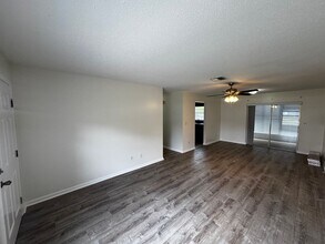 21411 SW Honeysuckle St in Dunnellon, FL - Building Photo - Building Photo