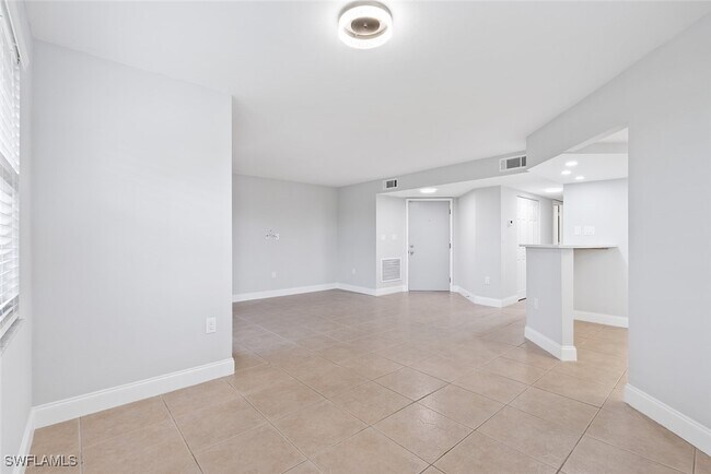 1508 Mainsail Dr in Naples, FL - Foto de edificio - Building Photo