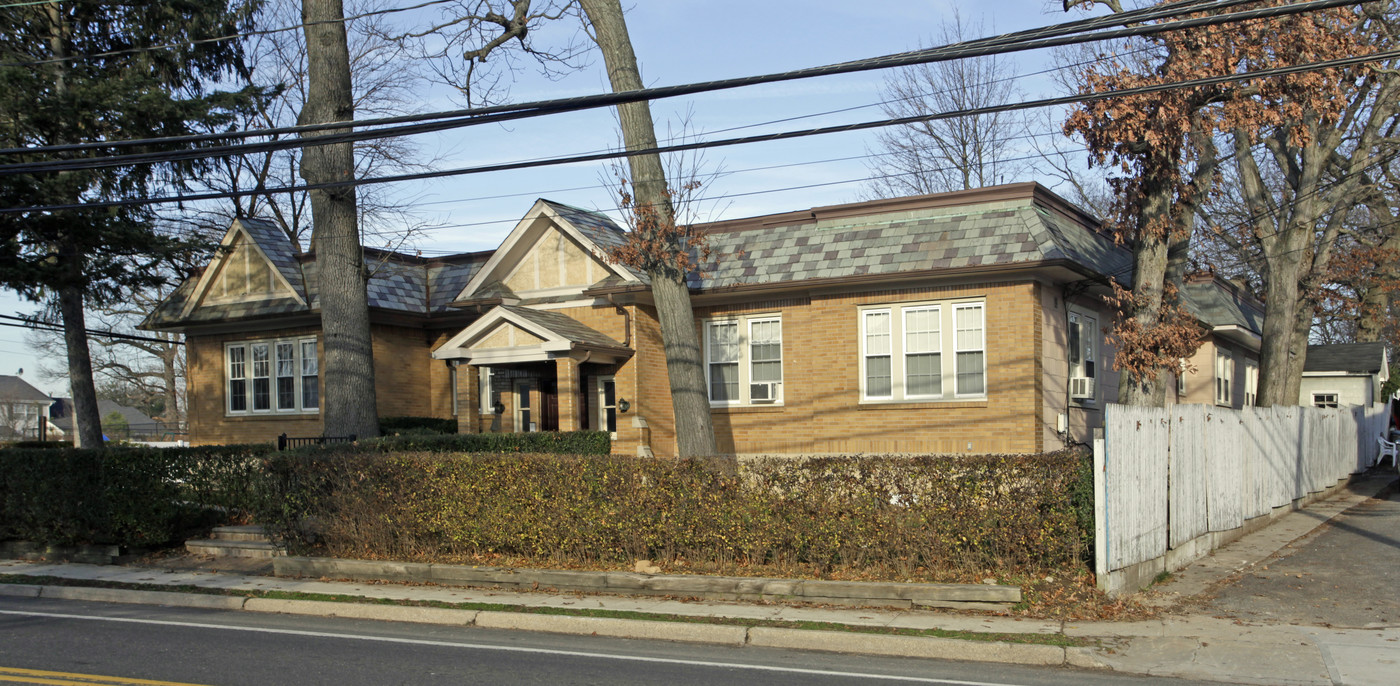 129 Broadway in Huntington Station, NY - Building Photo