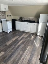 14 Dinsmore St, Unit 4 in Skowhegan, ME - Building Photo