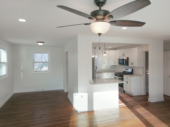 9052 W 92nd St in Hickory Hills, IL - Building Photo - Building Photo