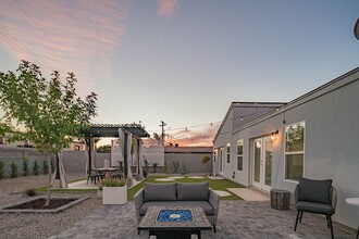 721 E Palmaire Ave in Phoenix, AZ - Foto de edificio - Building Photo