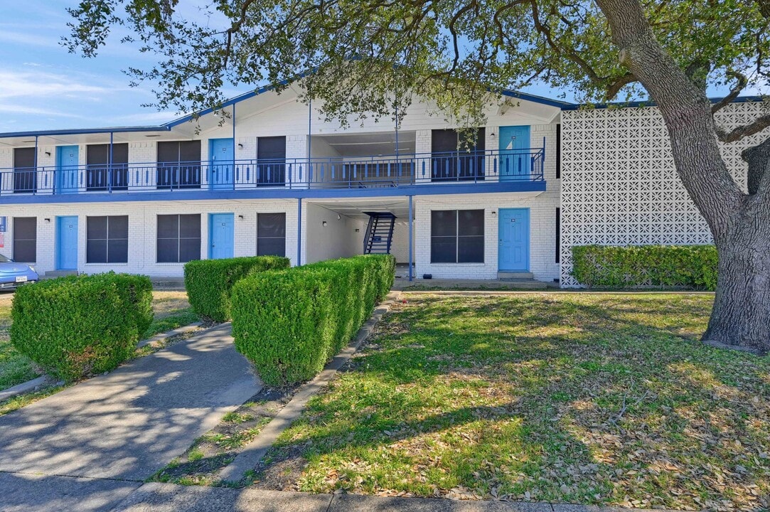 Hickory Apartments in Garland, TX - Foto de edificio