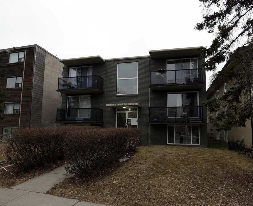 1721 11th St SW in Calgary, AB - Building Photo