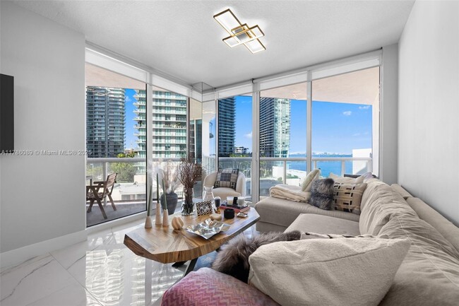 480 NE 30th St, Unit # 904 in Miami, FL - Foto de edificio - Building Photo