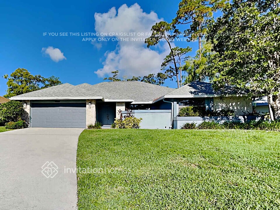 13427 Kingsbury Dr in Wellington, FL - Building Photo