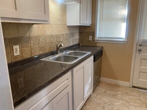 10421 Desdemona Dr in Dallas, TX - Building Photo - Building Photo