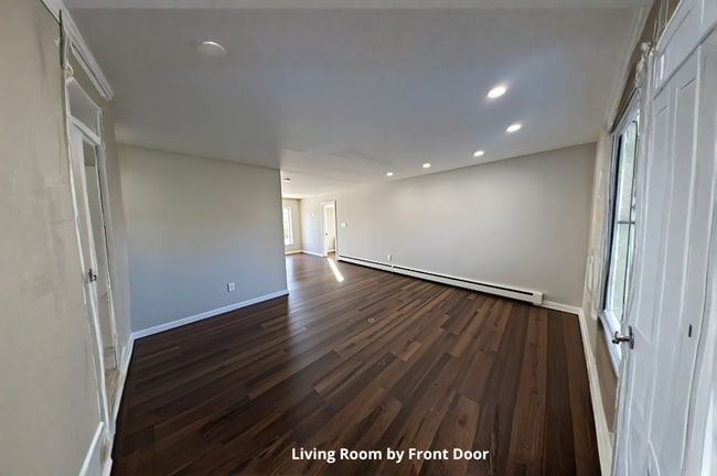 30 Somerset Ave in Mastic, NY - Building Photo - Building Photo