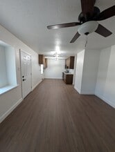 200 Bonnie Bell Ln, Unit 1 in Springtown, TX - Foto de edificio - Building Photo