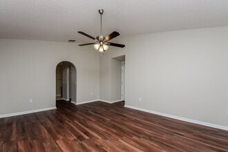 4811 Petal Pawpaw Ln in St. Cloud, FL - Building Photo - Building Photo