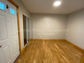 725 W Vine St in Kalamazoo, MI - Building Photo - Building Photo