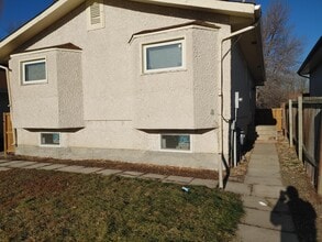 886 Greencrest Ave in Winnipeg, MB - Building Photo - Building Photo