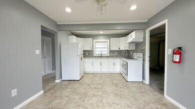 32 Mullshire Ln in Willingboro, NJ - Building Photo - Building Photo