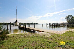 53 Yacht Club Dr in Fort Walton Beach, FL - Building Photo