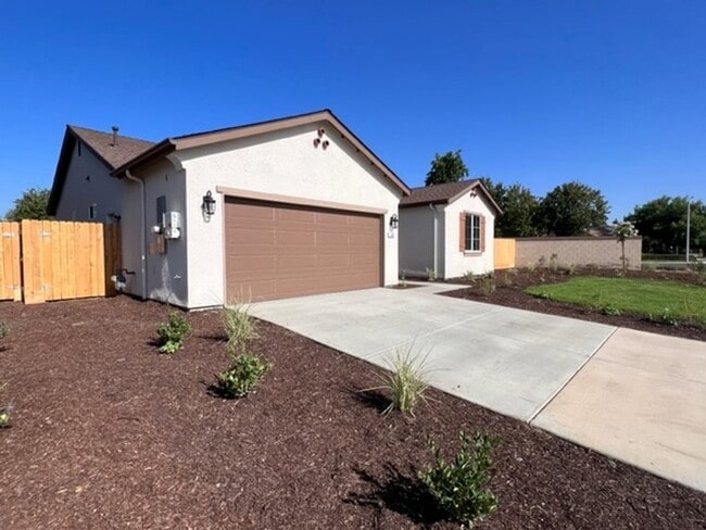 113 S Tommy Ct in Visalia, CA - Building Photo - Building Photo