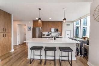 25 Christopher Columbus Dr in Jersey City, NJ - Building Photo - Building Photo