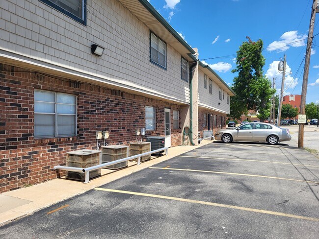 320 E Edwards St in Edmond, OK - Building Photo - Building Photo