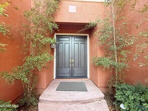 267 High Meadow St in Simi Valley, CA - Building Photo - Building Photo