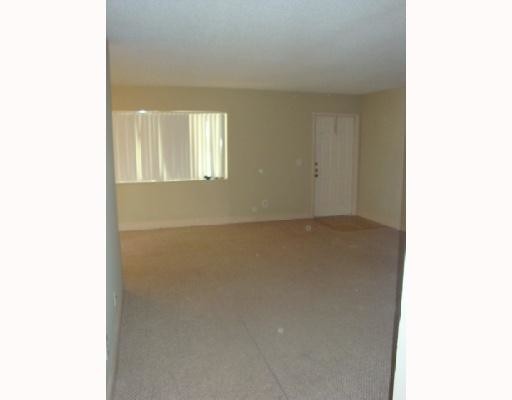 1220 Meadows Cir-Unit -1220 in Boynton Beach, FL - Building Photo - Building Photo