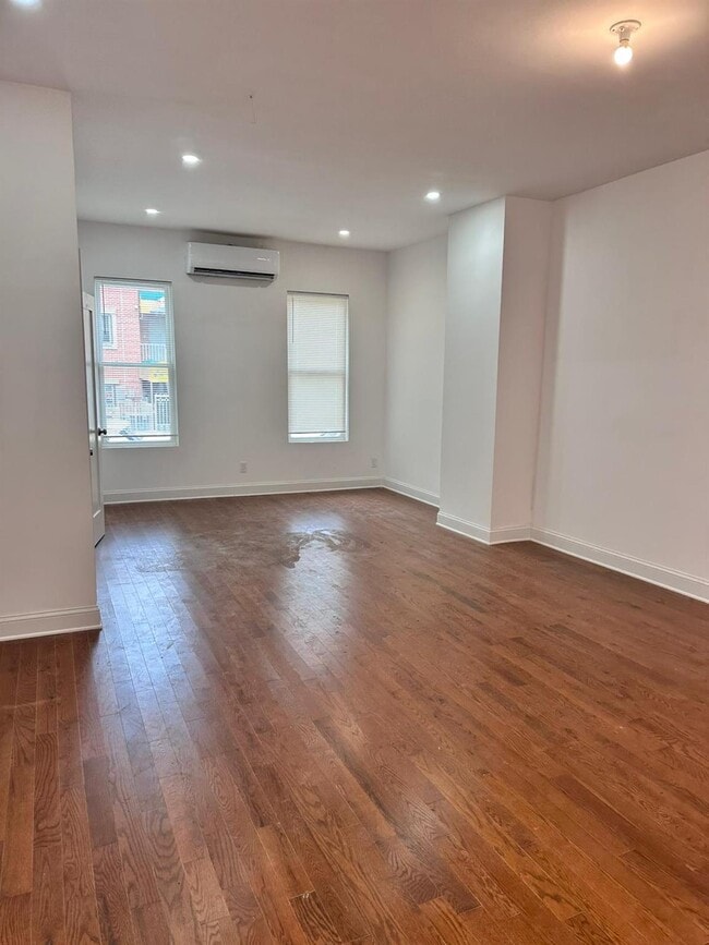 333 Milford St in Brooklyn, NY - Building Photo - Building Photo