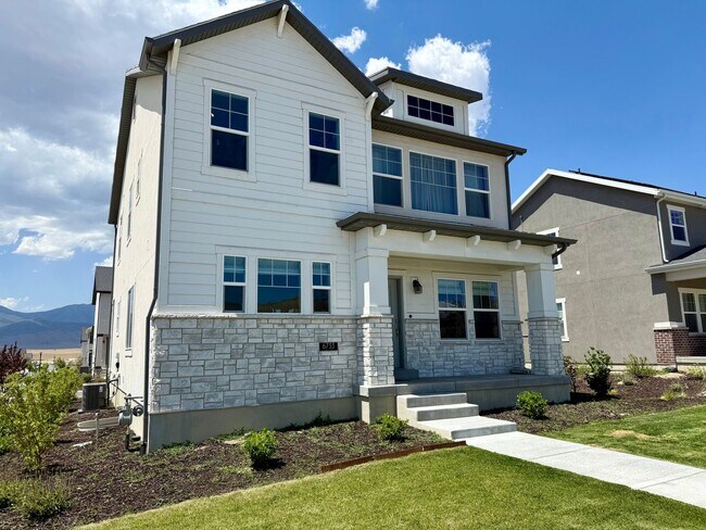 6733 N Mount Jefferson in Eagle Mountain, UT - Building Photo - Building Photo