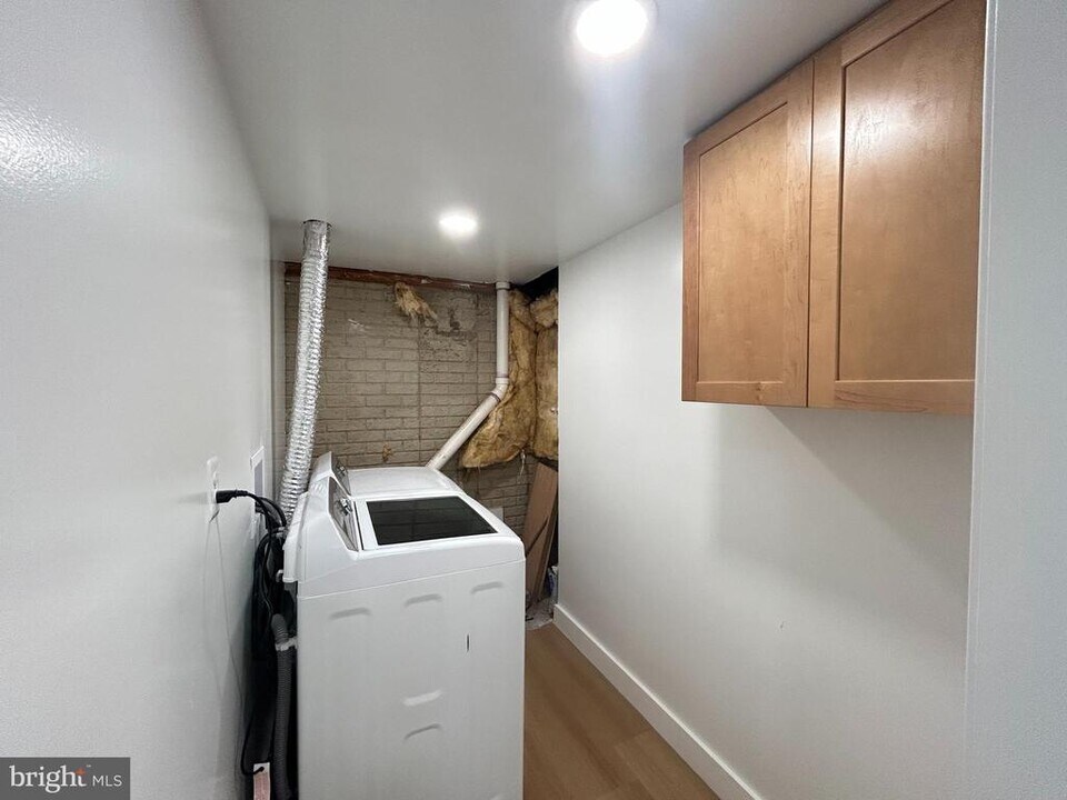 21178 Winding Brook Square in Ashburn, VA - Building Photo