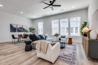 631 N Tyler St in Dallas, TX - Building Photo - Building Photo
