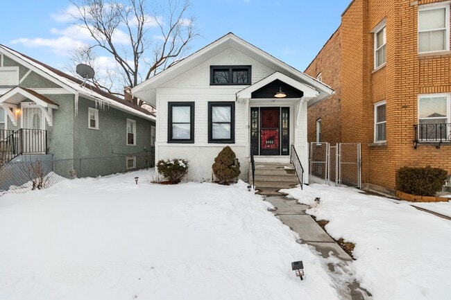 8950 S Bishop St in Chicago, IL - Building Photo - Building Photo