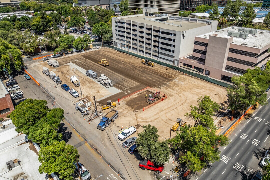 Monarch in Sacramento, CA - Building Photo