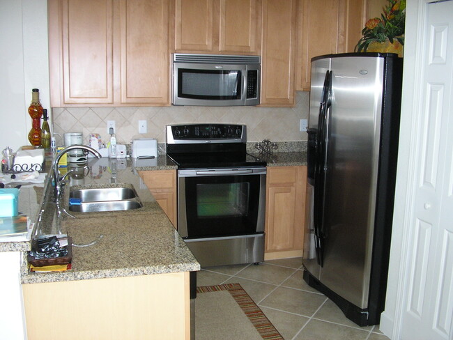 property at 3724 Parkridge Cir